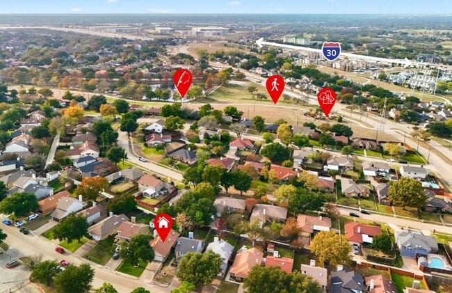 4813 Via Ventura in Mesquite, TX - Foto de edificio - Building Photo