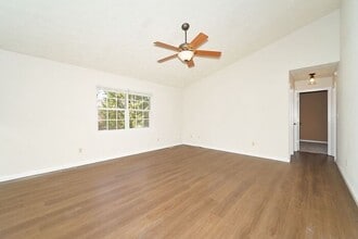 7432 Pebblebrook W Dr in Indianapolis, IN - Building Photo - Building Photo