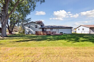 2093 Tunis Rd in Green Bay, WI - Foto de edificio - Building Photo