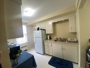 63 Brook St in Manchester, NH - Building Photo - Building Photo