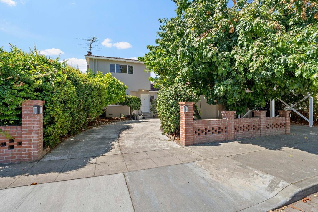 1486 Richards Ave in San Jose, CA - Foto de edificio
