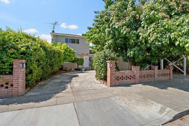 property at 1486 Richards Ave