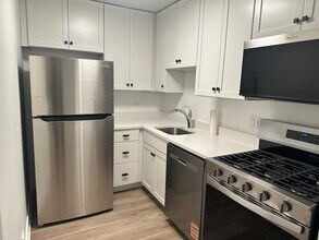 8232 Niles Center Rd, Unit 202 in Skokie, IL - Building Photo - Building Photo