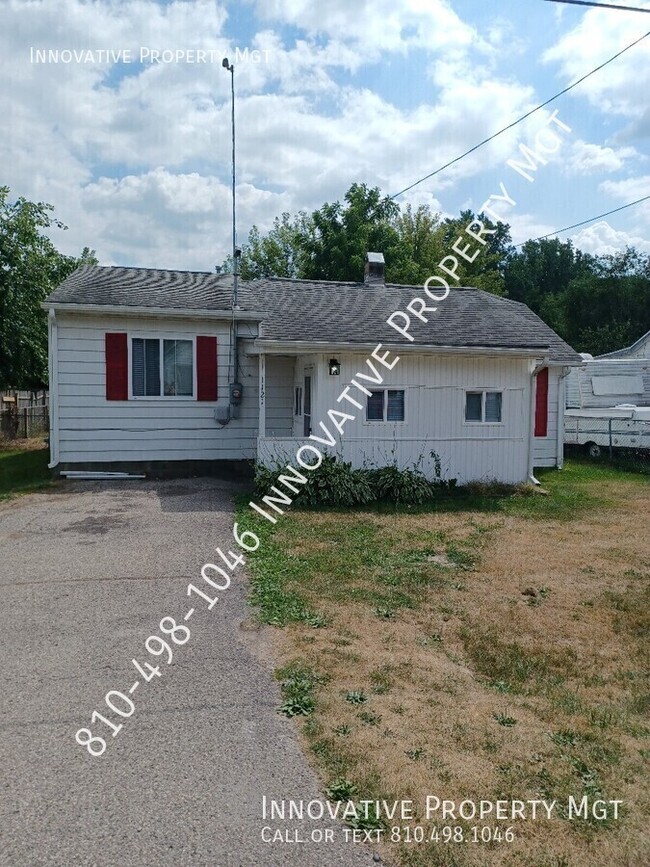 property at 1121 W Buder Ave