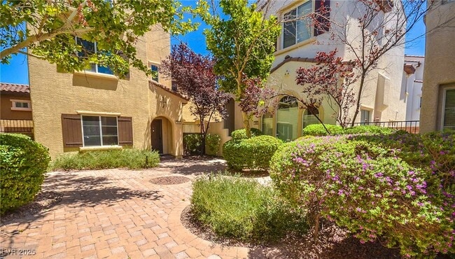 property at 1908 Hollywell St