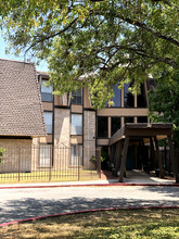 WALNUT MANOR SA in San Antonio, TX - Foto de edificio - Building Photo