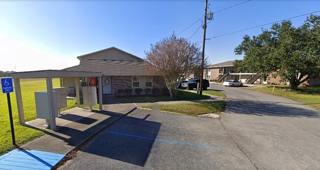 16932 W Main St in Cut Off, LA - Building Photo - Building Photo