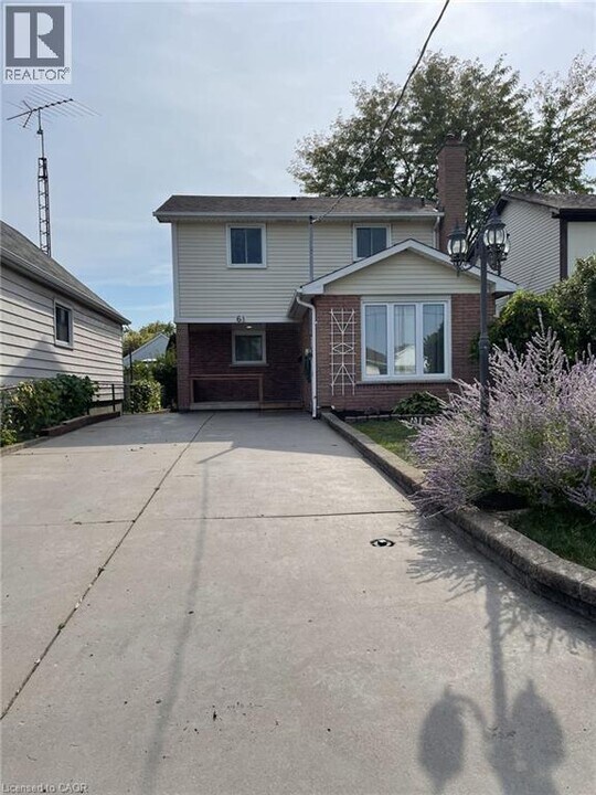 61 Tunis St in St Catharines, ON - Building Photo