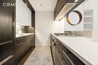 252 South St in New York, NY - Foto de edificio - Building Photo