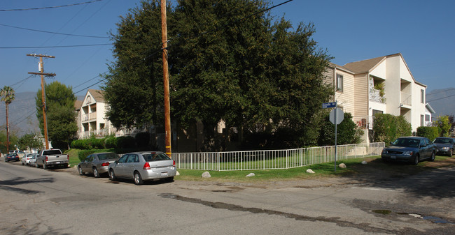 Scoville Apartments in Sunland, CA - Building Photo - Building Photo