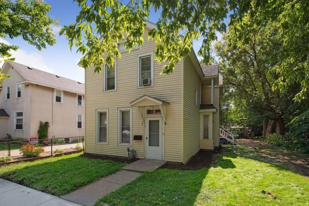 114 Isabel St E in St. Paul, MN - Building Photo