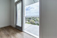 525 North Avenue NE photo'