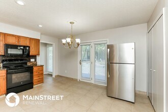 1036 Aaron Dr in Deltona, FL - Foto de edificio - Building Photo