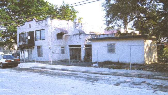 262 NW 69th St in Miami, FL - Foto de edificio - Building Photo