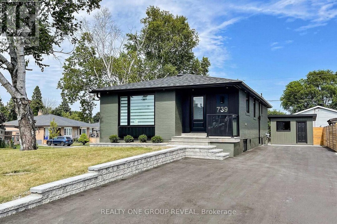 739 Annland St in Pickering, ON - Building Photo
