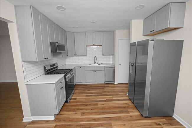 5516 W Higgins Ave in Chicago, IL - Building Photo - Building Photo