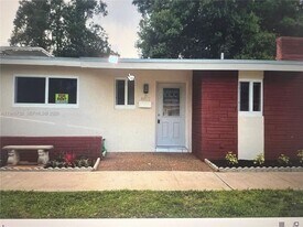 6877 NW 30th St in Sunrise, FL - Building Photo