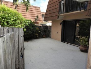 246 Charter Way in West Palm Beach, FL - Building Photo - Building Photo