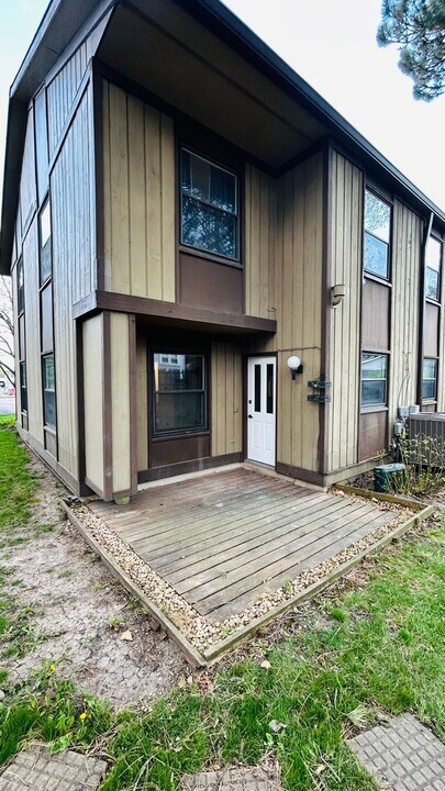620 N Hough St in Barrington, IL - Foto de edificio