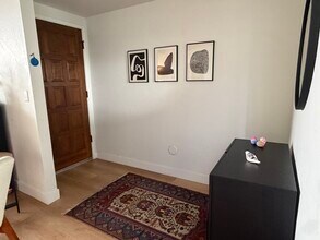 132 W Alamar Ave, Unit 1 in Santa Barbara, CA - Building Photo - Building Photo