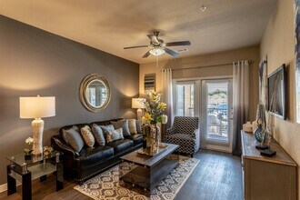 Villas at Bulverde in Spring Branch, TX - Foto de edificio - Interior Photo