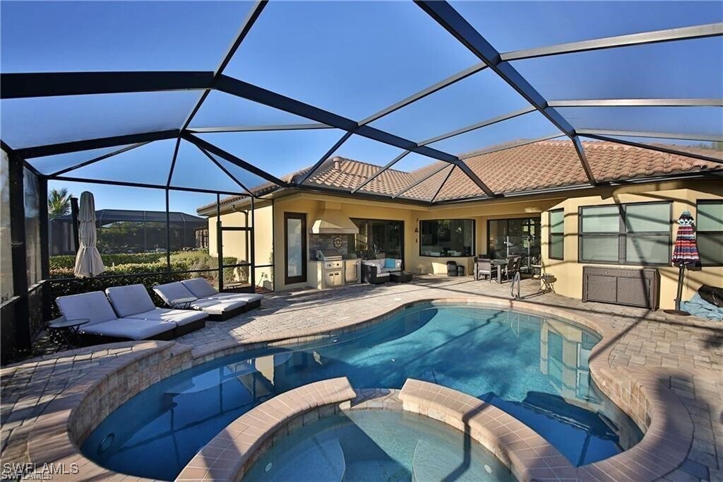9461 Italia Way in Naples, FL - Building Photo