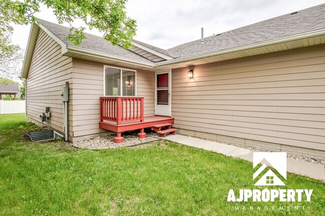 1504 S Campbell Trail in Sioux Falls, SD - Foto de edificio - Building Photo
