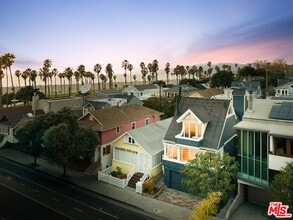 133 Ocean Park Blvd in Santa Monica, CA - Building Photo - Building Photo