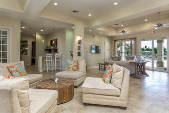 Bay Breeze Villas in Ft. Myers, FL - Foto de edificio - Interior Photo