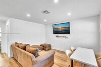 228 NW 9th Ave photo'