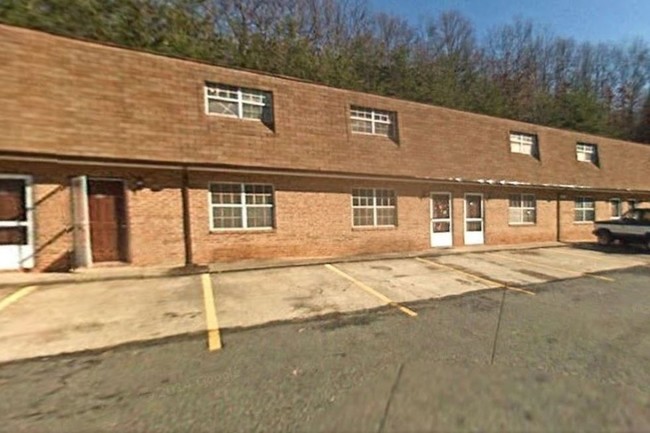 324 Maple Dr in Collinsville, VA - Foto de edificio - Building Photo