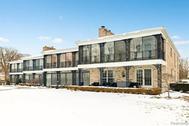 24356 E River Rd, Unit 14 in Grosse Ile Township, MI - Building Photo - Building Photo