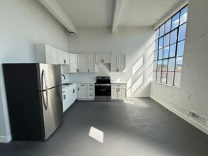 1341 58th Ave in Oakland, CA - Building Photo - Building Photo