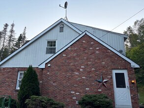 3241 Shunpike Rd in Mount Holly, VT - Foto de edificio - Building Photo