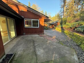 1808 E 28th Ave in Eugene, OR - Building Photo - Building Photo