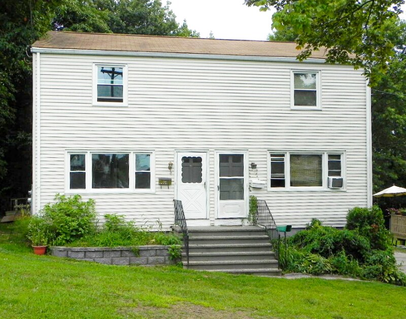 18 Dover St in Norwalk, CT - Building Photo