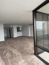 4337 Marina City Dr, Unit 1037 in Marina Del Rey, CA - Building Photo - Building Photo