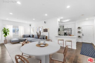 11504 Moorpark St in Los Angeles, CA - Building Photo