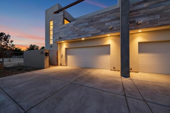 705 Alcalde Pl SW in Albuquerque, NM - Building Photo - Building Photo