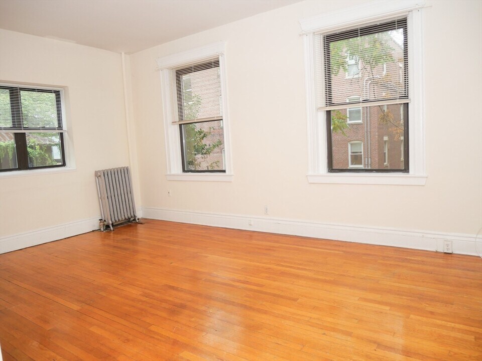 7 Naples Rd, Unit #2 in Brookline, MA - Foto de edificio