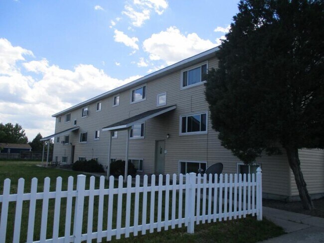 property at 836 Yellowstone River Rd