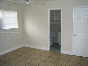 107 Allen Rd in West Park, FL - Building Photo - Building Photo