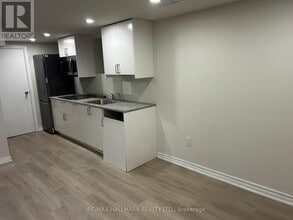 52 Nisbet Dr in Aurora, ON - Building Photo - Building Photo