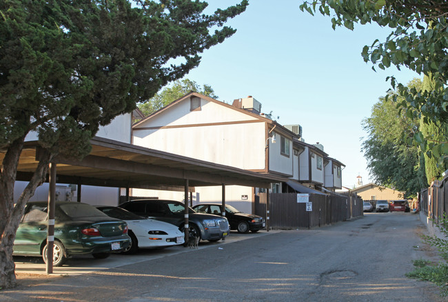 Carnegie Condominiums in Tracy, CA - Foto de edificio - Building Photo