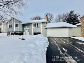 1669 Walnut Ln in Eagan, MN - Building Photo