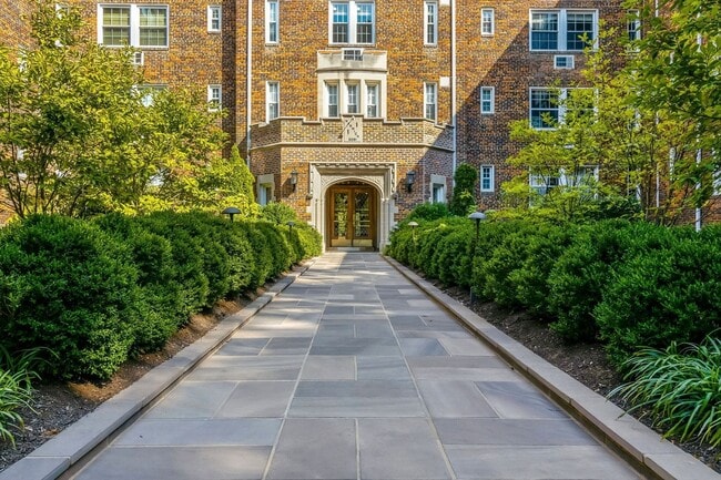 property at 3051 Idaho Ave NW