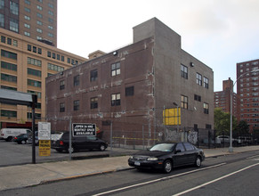 One Brooklyn Bridge Park in Brooklyn, NY - Building Photo - Building Photo