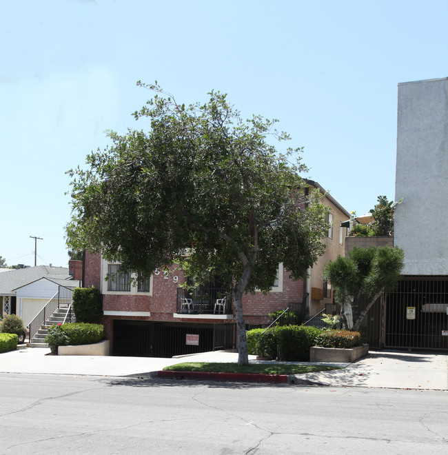 529 E Cedar Ave in Burbank, CA - Building Photo - Building Photo