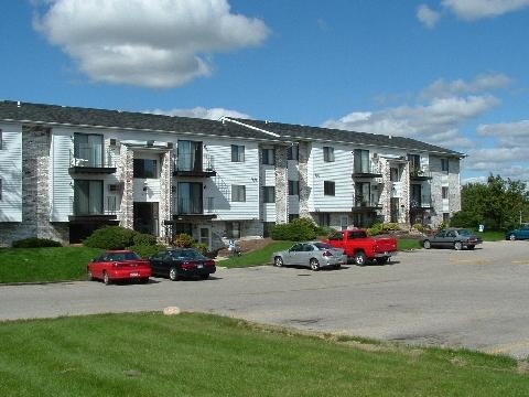 Greenbriar Apartments in Racine, WI - Foto de edificio - Building Photo