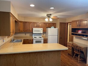 2213 S Wellington Ave in Sioux Falls, SD - Building Photo - Building Photo